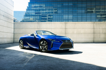 Lexus LC Cabrio Regatta Edition, el descapotable que combinará de maravilla con tu yate