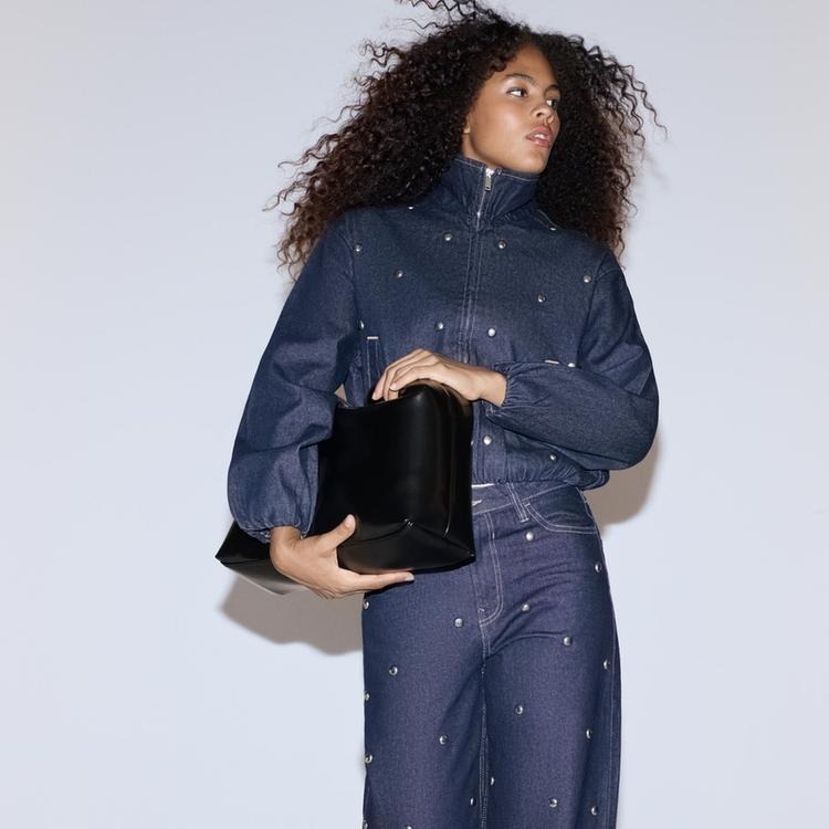Cazadora denim tachas

