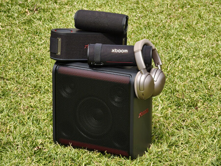 Todos estos altavoces y auriculares se entienden entre sí | Imagen: Xataka