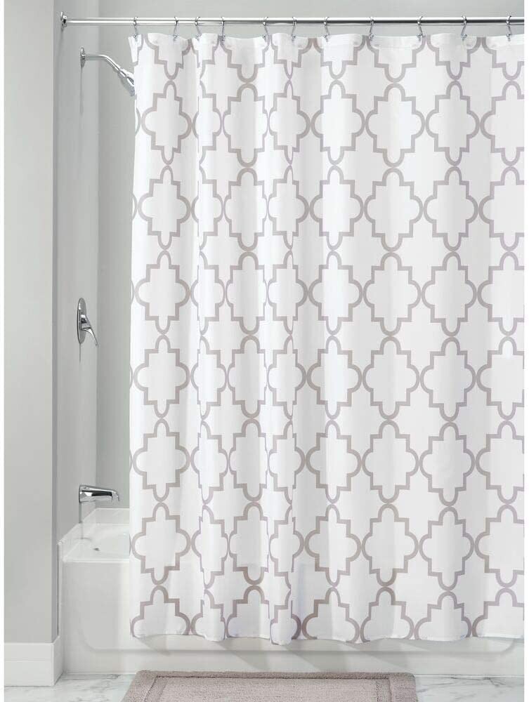 A falta de mampara, os traemos once cortinas de ducha o bañera con