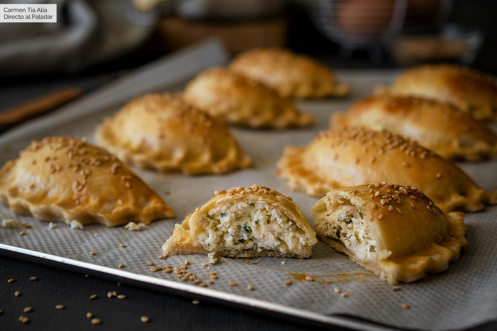 Vídeo receta de borekas de queso y mezcla de hierbas, las empanadillas de Oriente Medio más deliciosas