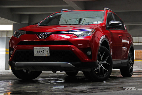 Probamos el Toyota RAV4 2016: Descubrimos que el que arriesga no gana