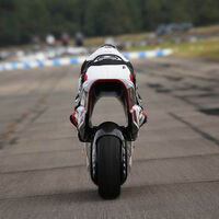 Hay una moto eléctrica a la que le han hecho un enorme agujero en medio con un objetivo: superar los 450 km/h