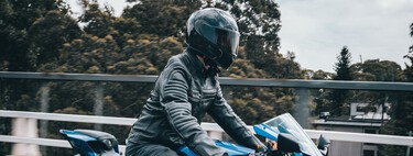 Este nuevo casco inteligente para moto cuenta con un sistema de navegación activa con luces LED