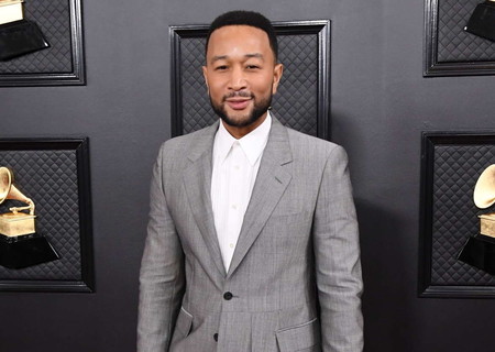 Entre blazer, abrigo y falda: el look de John Legend para los Premios Grammy