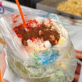 Este es el lugar en CDMX donde puedes encontrar los chayoesquites, la botanita callejera a la que no te podrás resistir