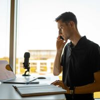 Conectarte a redes desconocidas puede ser arriesgado para tus datos personales. Protegerte no cuesta ni 2 euros al mes