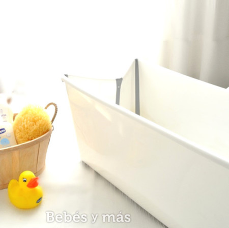 ¿En busca de una bañera práctica?: Probamos la Flexi Bath de Stokke