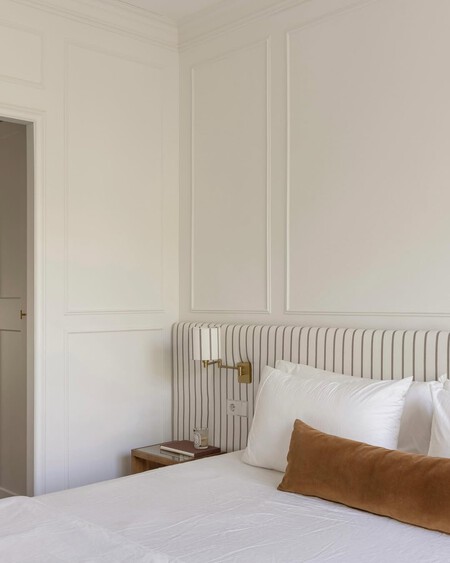 Las Molduras Vistiendo Estas Paredes Lisas Han Elevado Por Completo El Aspecto De Este Dormitori