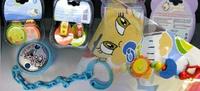 Retiran 19 modelos de cadenas y broches para chupetes por riesgo para los bebés