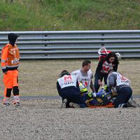 Este delirante vídeo de YouTube demuestra que Dominique Aegerter no es el pionero en fingir lesiones en moto 