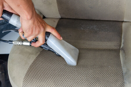 Aspirando Un Asiento De Coche