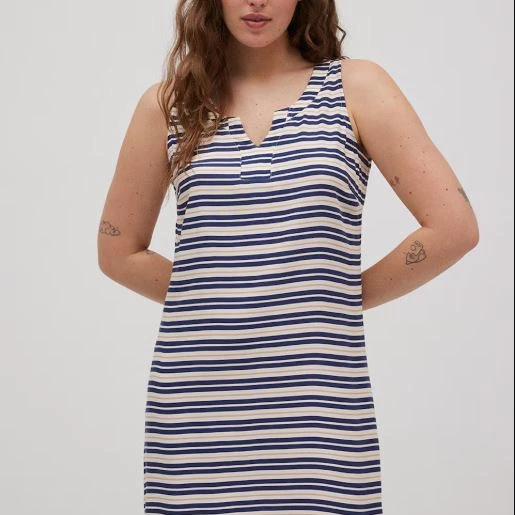 Ysabel Mora
Vestido de playa corto cuello en V