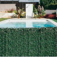 El outlet de Leroy Merlin nos trae muy rebajado este seto artificial para evitar miraditas de los vecinos 