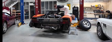 Tiene 32 años, trabaja reparando Ferrari clásicos y acaba de hacer con un Testarossa algo que pondría muy nervioso a cualquier coleccionista