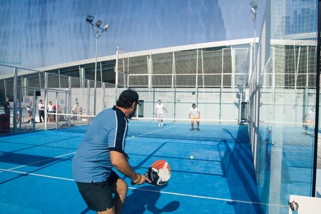 Todo lo que tienes que saber sobre el pádel antes de coger la pala por primera vez: cómo elegir tu pala de pádel