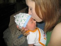 Reconocer si el bebé tiene fiebre por el tacto