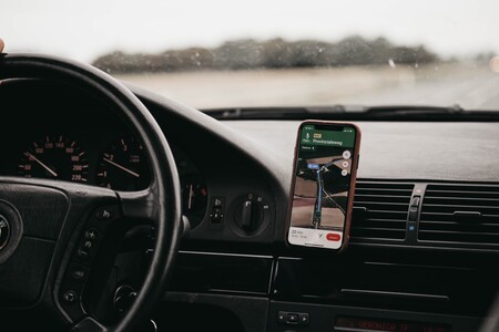 Utiliza el GPS de tu móvil mientras conduces cómodamente y sin sustos con estos cinco soportes para coche