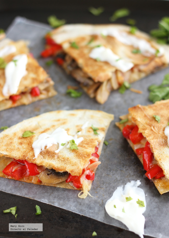 Quesadillas de champiñones, pimientos y queso gouda. Receta