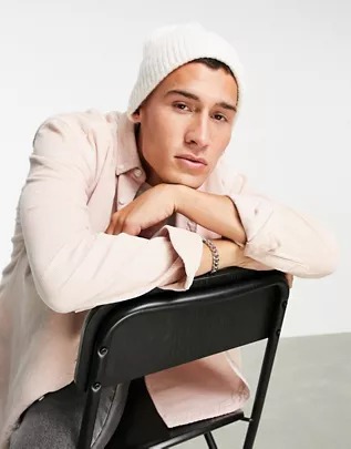 Gorro rosa y blanco hueso de punto retorcido de ASOS DESIGN