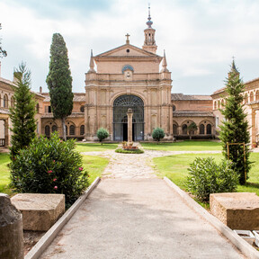 Murales del primer Goya dentro de un monasterio renacentista: la excursión cultural sorpresa a 20 minutos de Zaragoza 