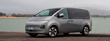 Probamos el inmenso Hyundai Staria, el futurista monovolumen en el que el verdadero lujo es el espacio
