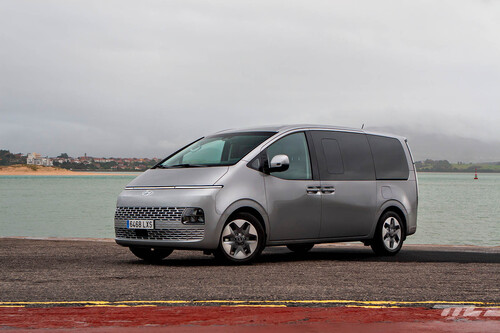 Probamos el inmenso Hyundai Staria, el futurista monovolumen en el que el verdadero lujo es el espacio