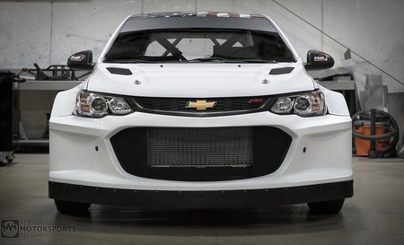 El mejor Chevrolet Sonic del que escucharás hablar lleva motor V8 y tracción integral