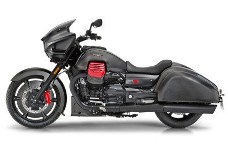 Cuidado chicos malos, la Moto Guzzi MGX-21 "Flying Fortress" ya está en la calle
