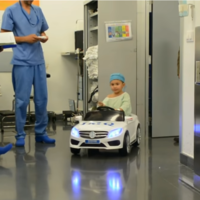 Sobre ruedas al quirófano: la genial iniciativa que están poniendo en marcha algunos hospitales