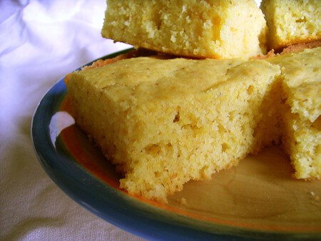 Cómo preparar un pastel de elote exprés con solo 4 ingredientes. No necesitas horno