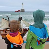 El barco pirata de Playmobil de dos hermanos escoceses que lleva un año navegando los mares del mundo