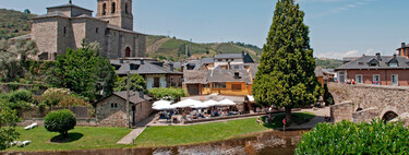 El precioso pueblo del Bierzo en el que darse un chapuzón en su playa fluvial, comer carne a la brasa y botillo y desconectar 
