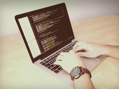 'Teach yourself to code', aprende a programar gratis con tutoriales recomendados por desarrolladores