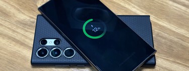 Necesito cargar el móvil pero no hay un enchufe cerca. Hay dos formas de hacerlo