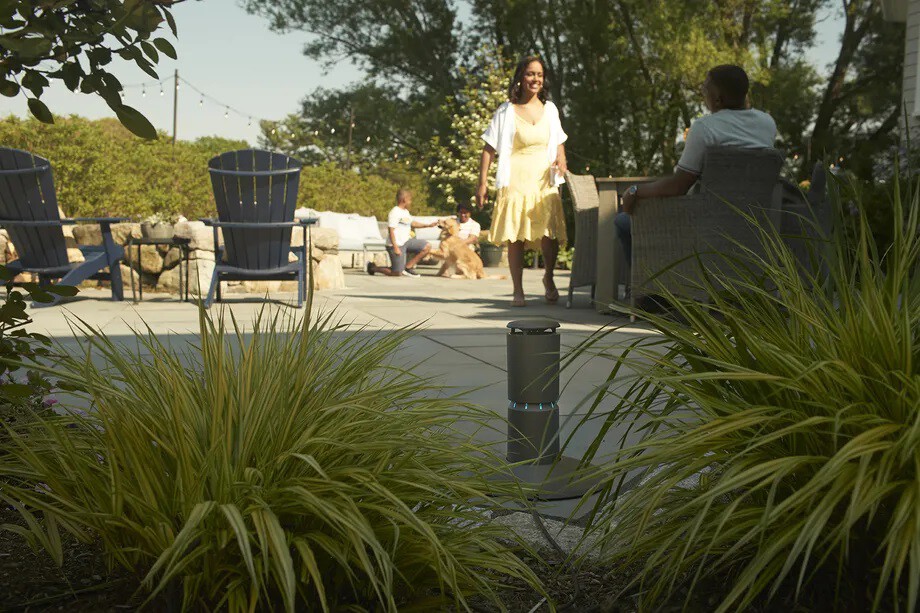 Este repelente de mosquitos inteligente es compatible con Google Assistant y Alexa: podemos programar tareas y ver sus niveles