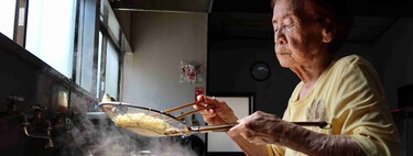 Enquanto muitos pensam em aposentadoria, esta idosa com mais de 100 anos abre seu restaurante todo dia às 11h30 por 60 anos: "Não há problema em se divertir todos os dias, esse é meu estado de espírito" 