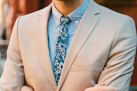 Primavera al cuello: 4 corbatas para agregar color al traje de cada día