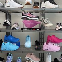 Skechers arrasa en sus rebajas con las zapatillas más fáciles de combinar con todo nuestro armario y están a precio de liquidación