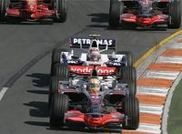 Lewis Hamilton gana un accidentado Gran Premio de Australia