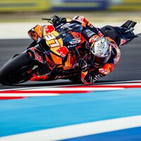 Pedro Acosta bate a Marc Márquez en el estreno de Hungría pese a una caída y Pecco Bagnaia ya es la peor Ducati 