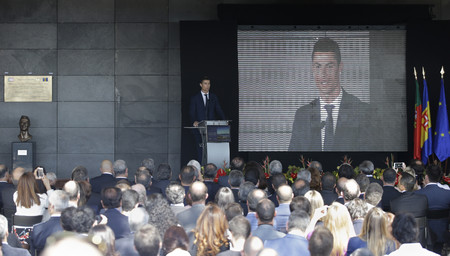 Hablemos del busto de Cristiano Ronaldo (y de los mejores memes)