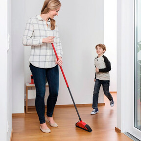 Lidl tiene por menos de 10 euros la escoba de Vileda que recoge polvo y suciedad hasta de los rincones más complicados 