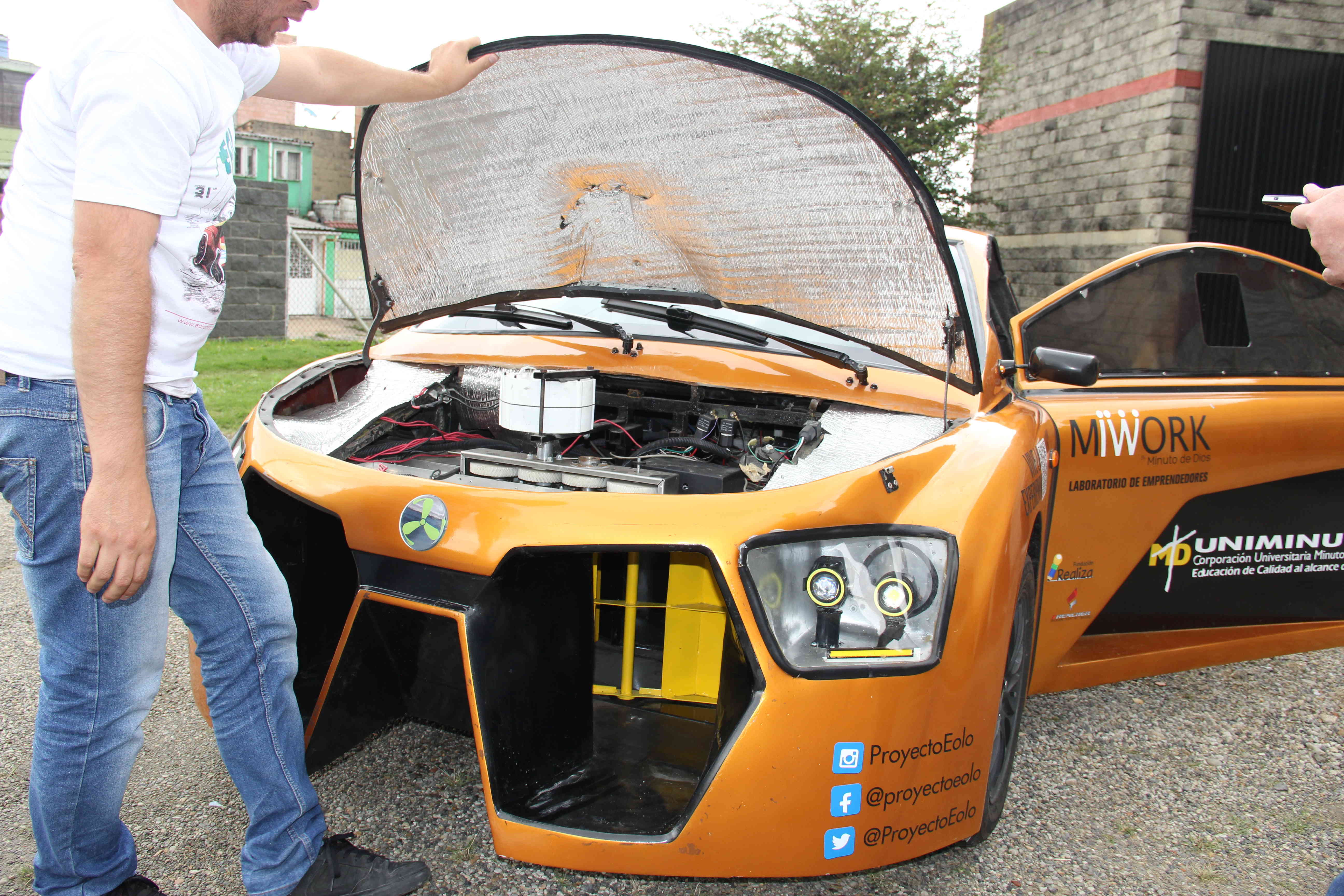 El primer carro eléctrico 100 colombiano estará listo en 2020