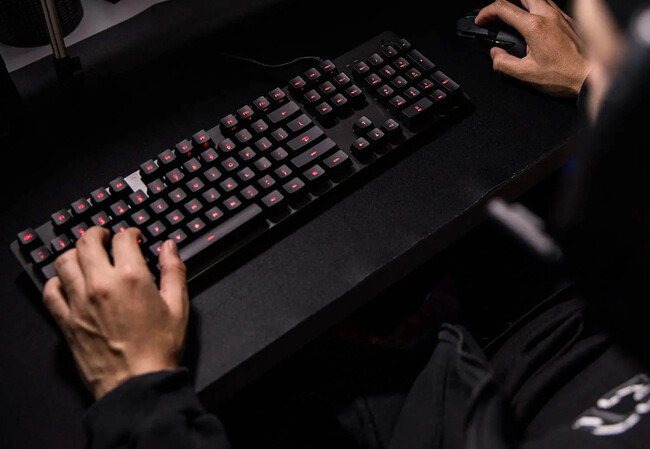 Teclado Logitech G413