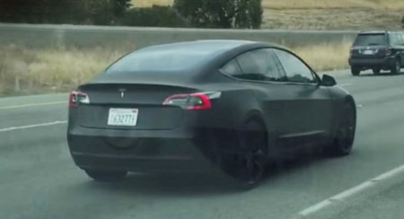 Aquí tienes el primer vídeo del Tesla Model 3 en plena fase de puesta a punto