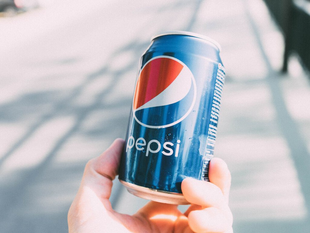 Pepsi quiere que 90% de sus bebidas sean casi sin calorías en México: la estrategia para sobrevivir al impuesto