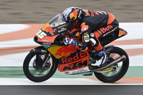 Raúl Fernández se estrena en el mundial y Albert Arenas recibe una bandera negra en Valencia