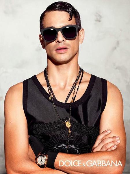 José María Manzanares presta su rostro para la nueva campaña Eyewear Golden Heart de D&G