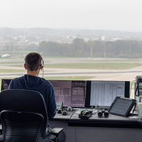 Os Estados Unidos precisam de milhares de novos controladores de tráfego aéreo e a solução é simples: gamers 